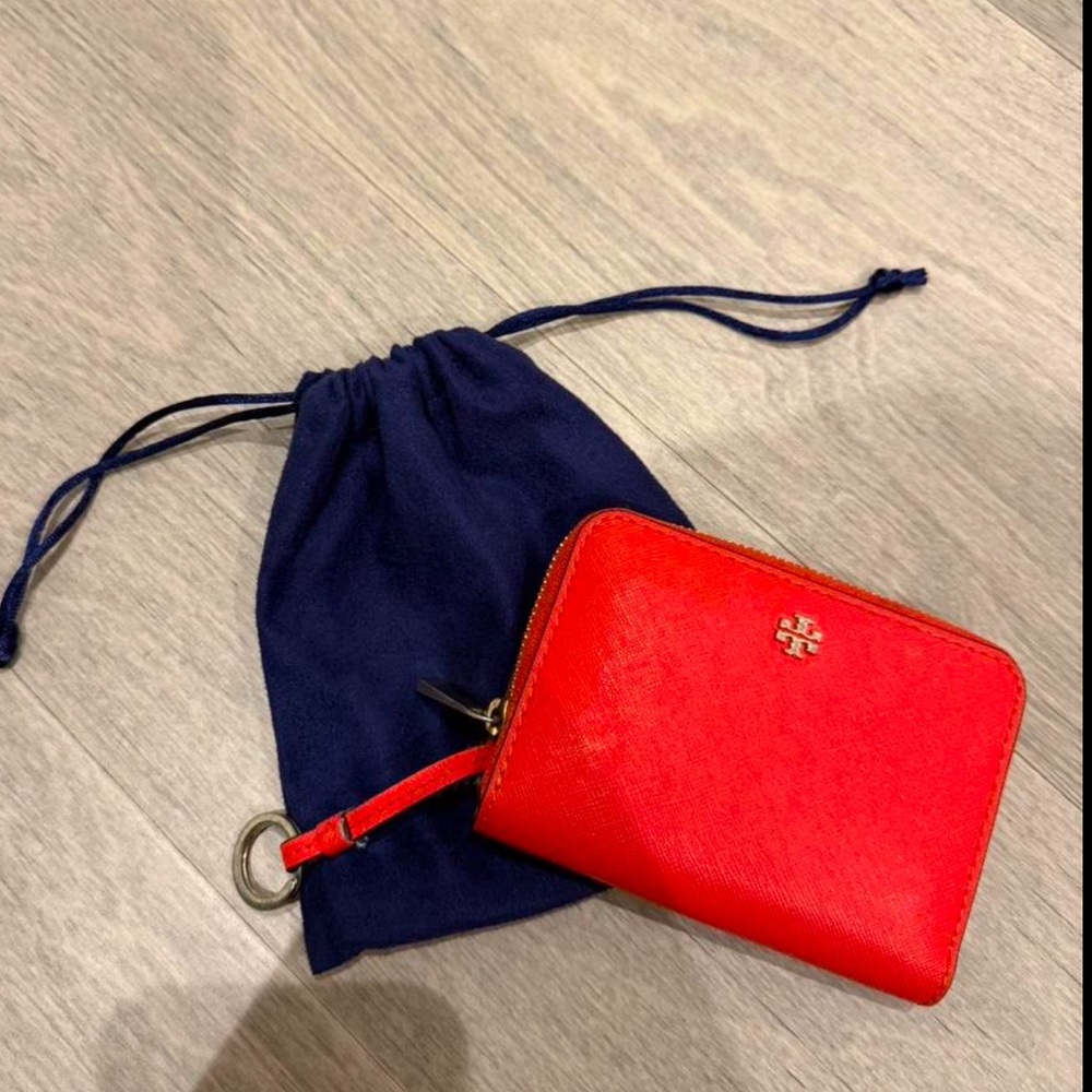 Tory Burch orange wallet in almost perfect condition